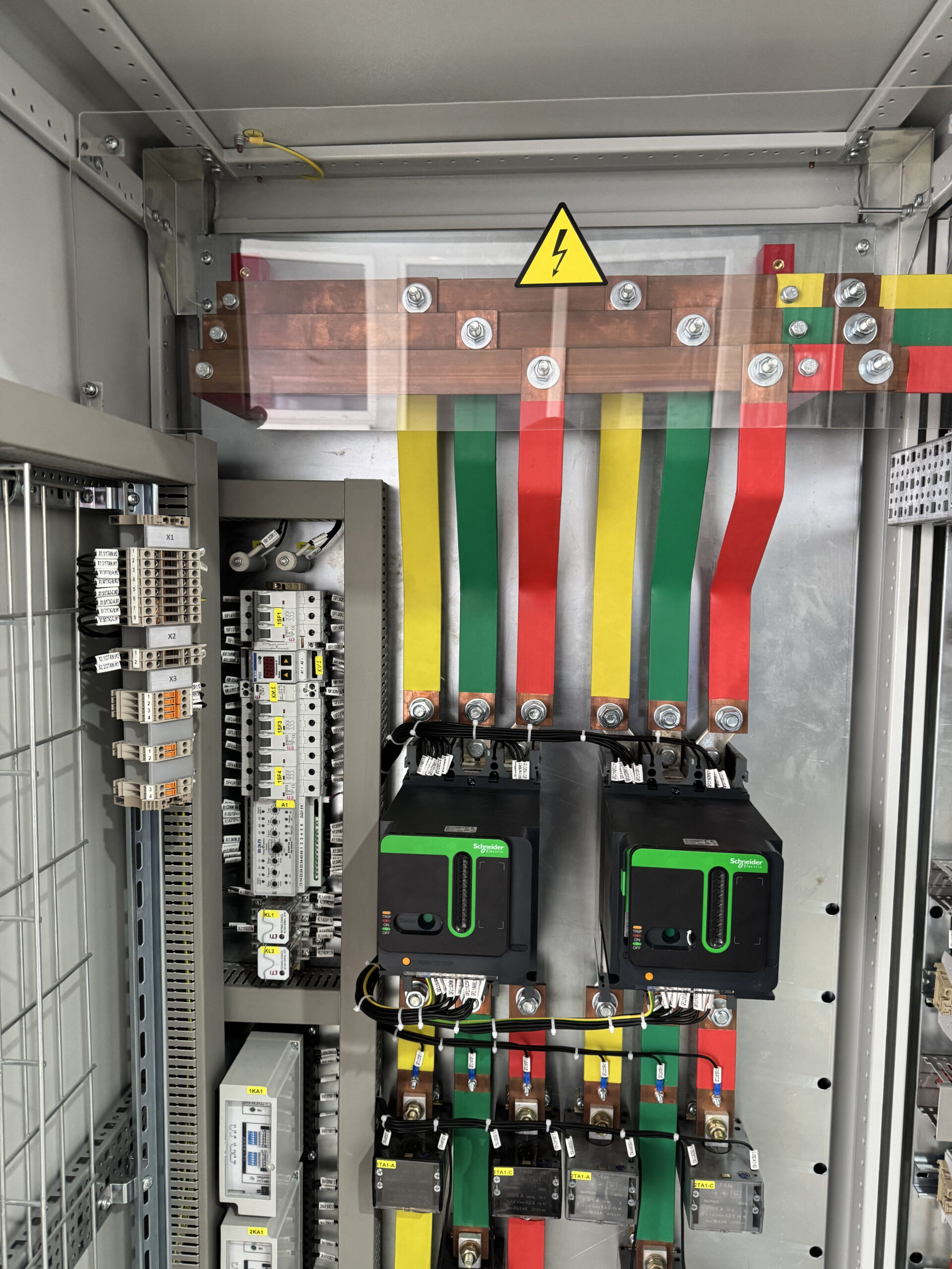 LV distribution cabinets and boards