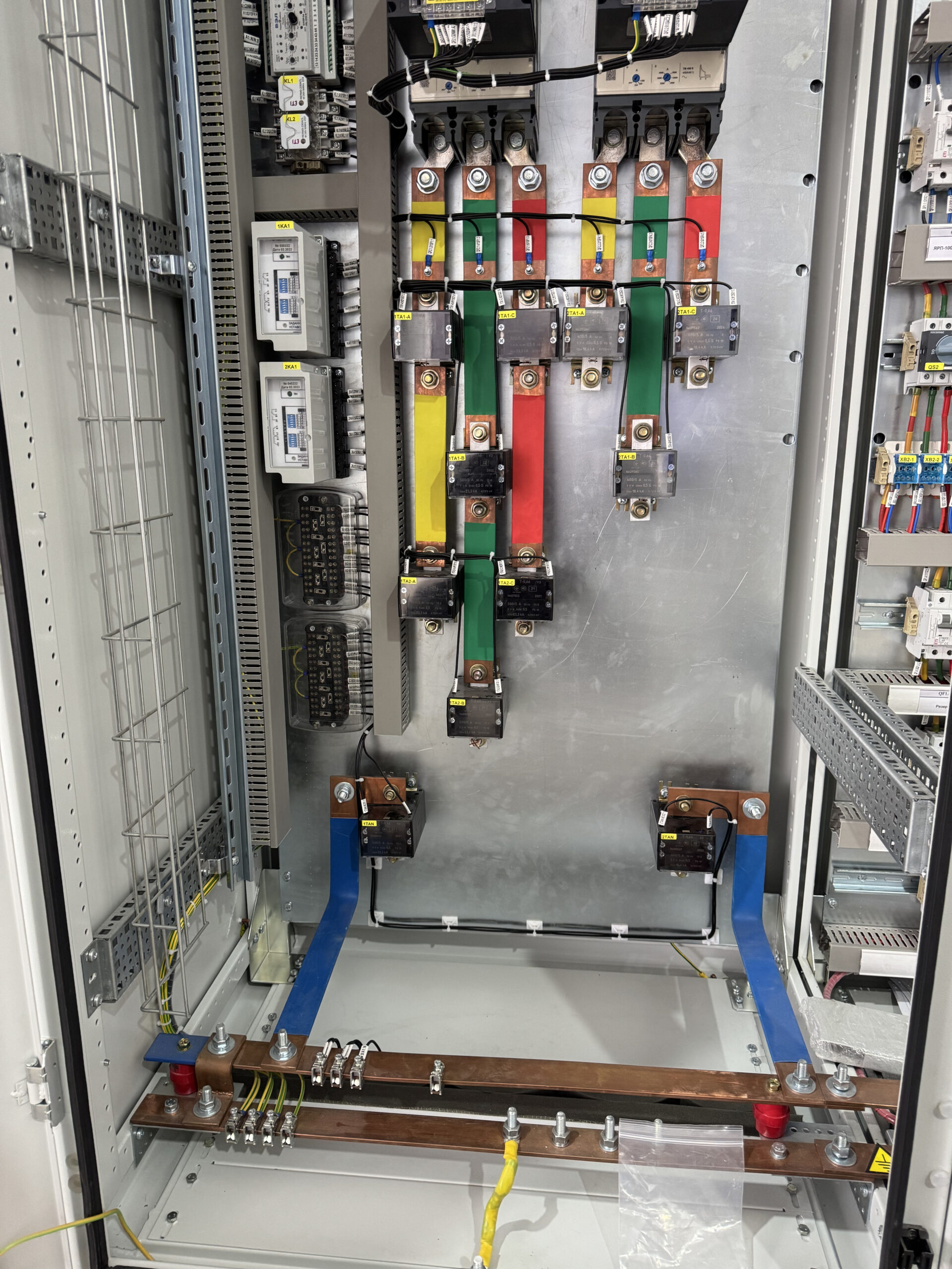 LV distribution cabinets and boards